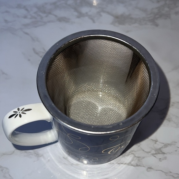 Tea Cup with Strainer and Lid Stylized Graphics - Picture 5 of 11